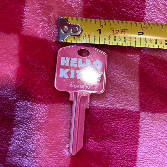 New Hello Kitty house key - Picture 4 of 5